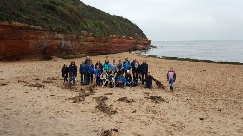 Refinitiv colleagues cleaning Exmouth beach